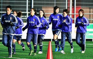サッカーなでしこ、前半０―２ オランダ戦、宮間ら先発