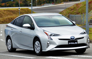 トヨタ、新型プリウス発売 予約殺到、納車待ち4カ月