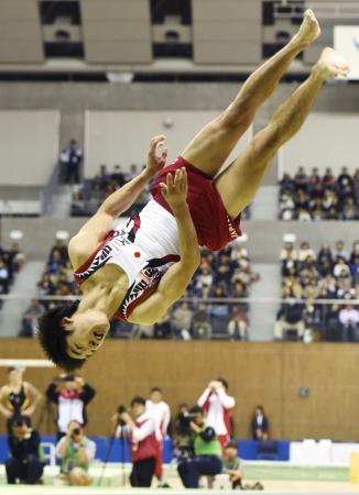 白井健三Ｖ 新技“シライ３”成功に内村「すごい」