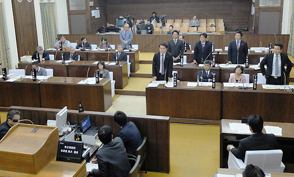 役所位置住民投票へ 条例案を可決