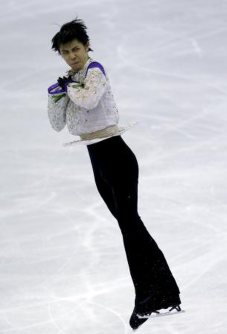 羽生、またも歴代最高で３連覇達成…真央は最下位６位／フィギュア