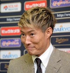 オリックス・糸井が2億8000万円で更改「僕もトリプルスリーを目指したい」