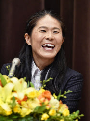 澤選手「主人が支えに」 引退会見、表情すっきり1時間
