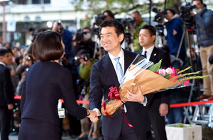 橋下大阪市長が退任 政界8年、憲法改正なお意欲