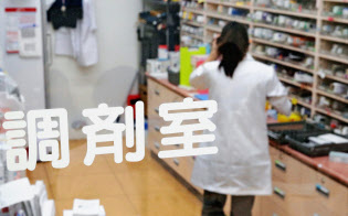 診療報酬8年ぶり下げ 16年度、診察料は0.49%増額