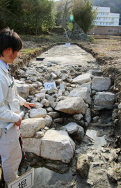 大溝城遺跡に船着き場？ 信長おい築城、琵琶湖から本丸へ