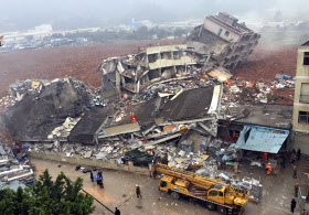 中国・深圳の工業団地で土砂崩れ 不明59人に
