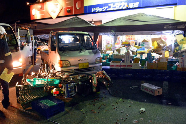 軽トラック突っ込み9人重軽傷 大津の野菜直売所