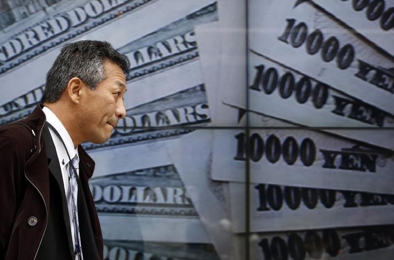 正午のドルは121円前半、ユーロは1.09ドル前半…
