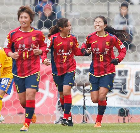 新潟がPK戦制す サッカー皇后杯、決勝戦はINAC神戸と