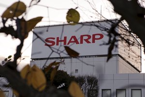 液晶投資が裏目、2年で赤字9千億超…シャープ 2015年12月23日 16時43分