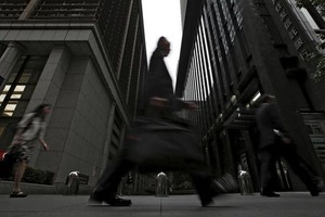 16年度予算案を閣議決定、一般会計96.7兆円 4年連続過去最高