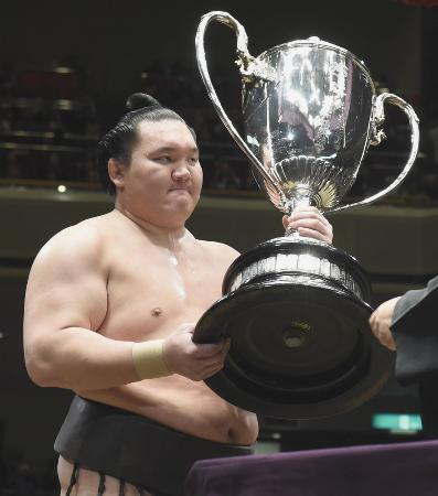 白鵬ギネス認定「史上最多優勝」今年1月に大鵬抜く