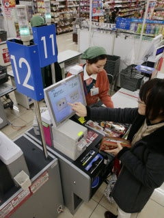 消費者物価、５カ月ぶりプラス＝家計支出は３カ月連続減—１１月