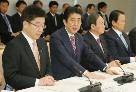 女性登用３０％の目標断念 政府「民間課長１５％」に