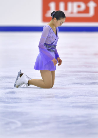 浅田真央反撃3位 フリー巻き返し涙の世界切符
