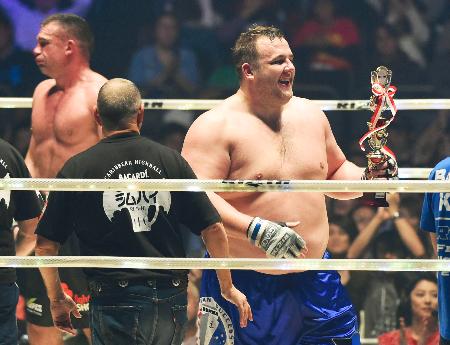 バルト アーツに圧勝デビュー 相撲&柔道融合スタイル見せた