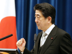 首相所感「築城3年、落城1日」 4年目へ緊張感