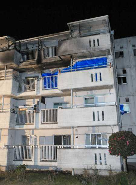 焼け跡から女性2遺体、殺人・放火で捜査 愛知の県営住宅