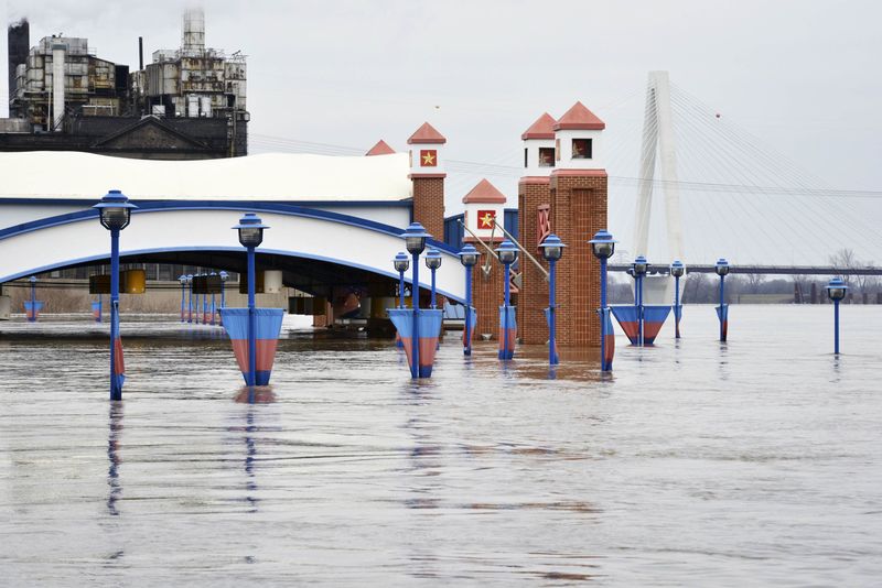 米中西部の洪水で31人以上が死亡、ミシシッピ川流域…