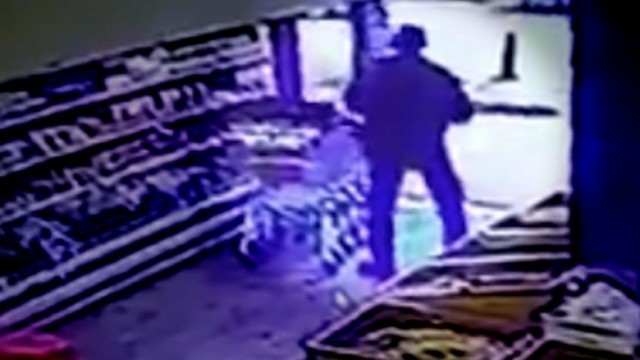 イスラエルで銃乱射、2人死亡7人けが 容疑者は逃走