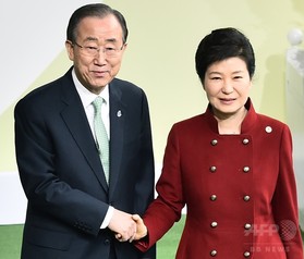朴氏に国連事務総長「正しい勇断」…慰安婦合意 2016年01月02日 18時28分