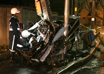 北海道室蘭市 信号機に車衝突３人死亡、ブレーキ痕なし…