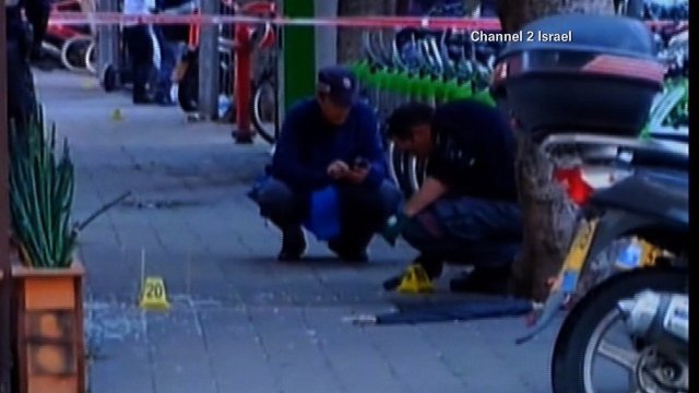 イスラエル銃乱射 容疑者の身元を特定、捜索続く