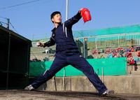 岡田、幸村になる!決意の赤グラブ