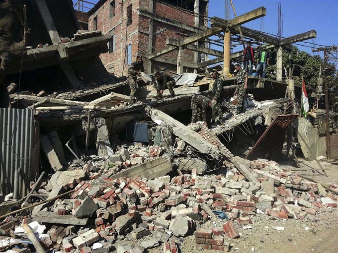 北東部でM6.7の地震、11人死亡