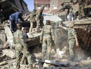 印インパール近くでM6・7地震、100人死傷