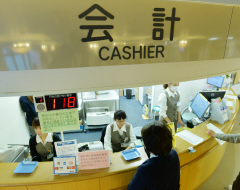 紹介状なしの大病院受診、初診の追加負担5千円に 厚労省、28年度から