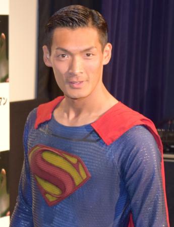ムネリン&槙野が競演! バットマンVSスーパーマンで登場