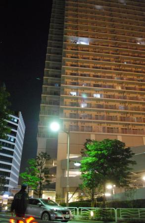 国家公務員宿舎で妻刺した?男性、飛び降り死亡 2016年01月09日 09時16分