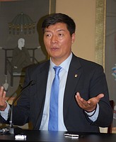 チベットに「真の自治を」=来日中の亡命政府首相