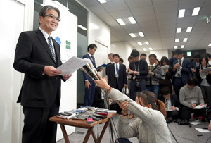 エンブレム、最終候補4件に