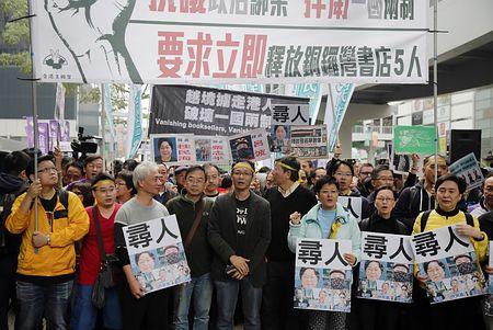 書店関係者失踪でデモ=5人の即時解放訴え-香港