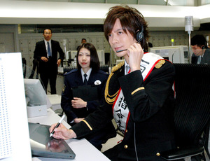 DAIGOさんが110番受理体験 一日通信指令本部長