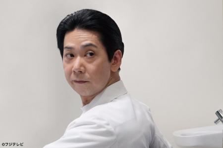 手塚とおる、悪役演技全開 “嫌ぁ～な”医師役で長瀬智也と激突