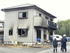 住宅火災、焼け跡から2遺体…父親と7歳次男か 2016年01月12日 09時39分