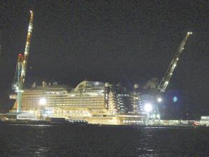 納期延期で巨額損失、建造中の大型客船で火災 2016年01月12日 11時07分