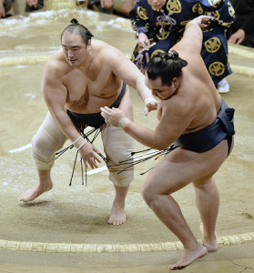 ３７歳安美錦、鶴竜下す…照ノ富士・豪栄道に土