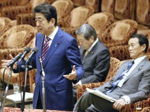 首相、厚生年金加入漏れで厚労相に調査指示 衆院予算委