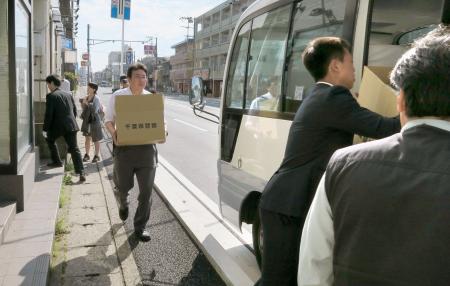 競馬情報料名目で詐欺容疑 12人逮捕、被害30億円か