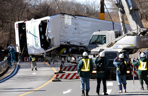 14人死亡 直前にバス蛇行か 大学生12人犠牲 県警、運行会社捜索