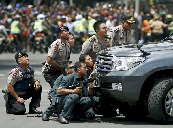 ジャカルタ連続爆弾テロ インドネシア人のIS戦闘員首謀か
