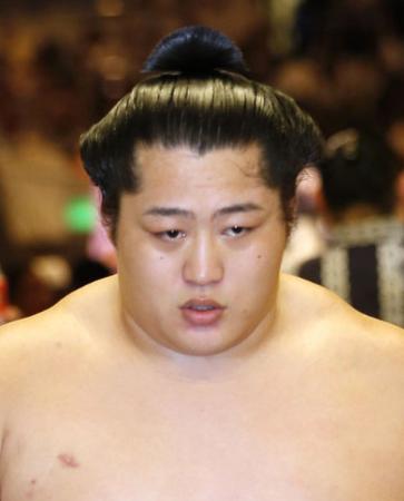 遠藤が休場、十両転落へ 左膝完治せず右足首痛も抱える