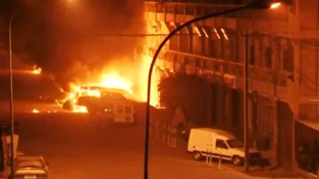 ブルキナの首都でホテル襲撃 20人死亡、武装集団立てこもる