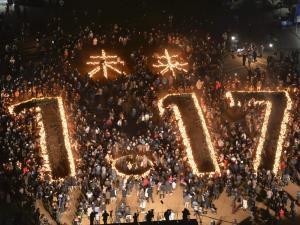 竹灯籠で「未来」「１・１７」阪神大震災２１年 2016年01月17日