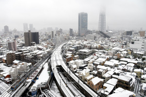 東京都心で積雪6センチ 関東南部は次第に雨に